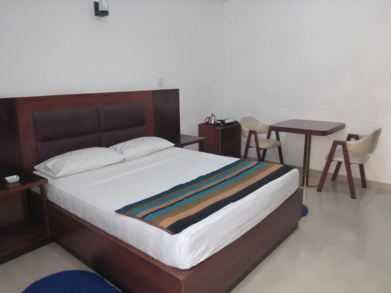 Hotel Kamrel Kurunegala Exteriér fotografie